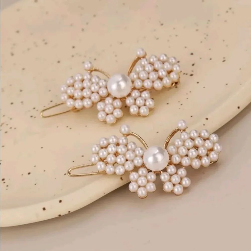 Butterfly 🦋 Pearl Hair Clips - Picture 5 of 6